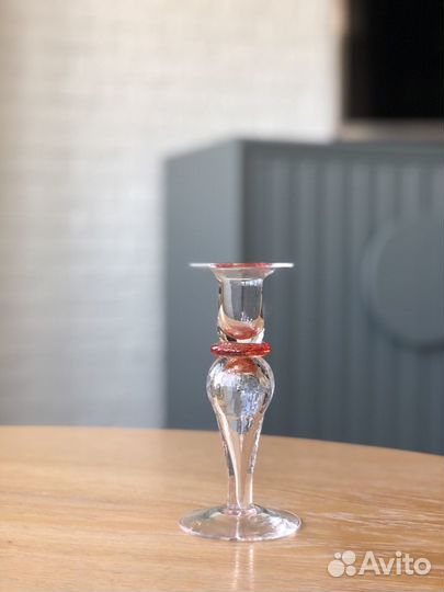 Стеклянный подсвечник