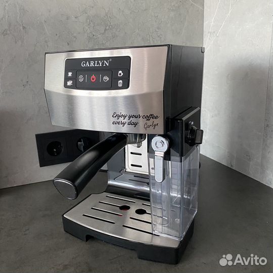 Кофемашина рожковая Garlyn