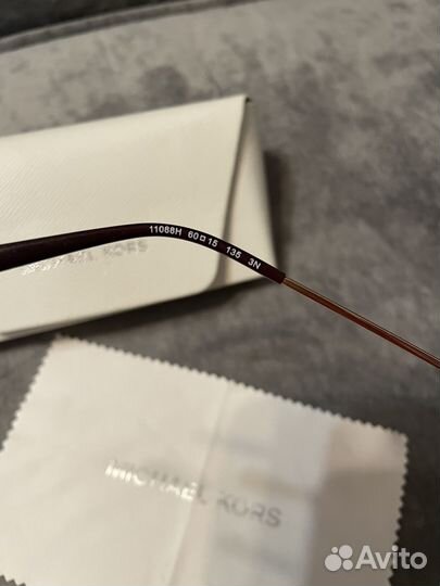 Солнцезащитные очки Michael Kors