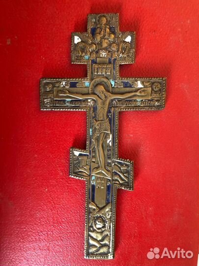 Меднолитой крест