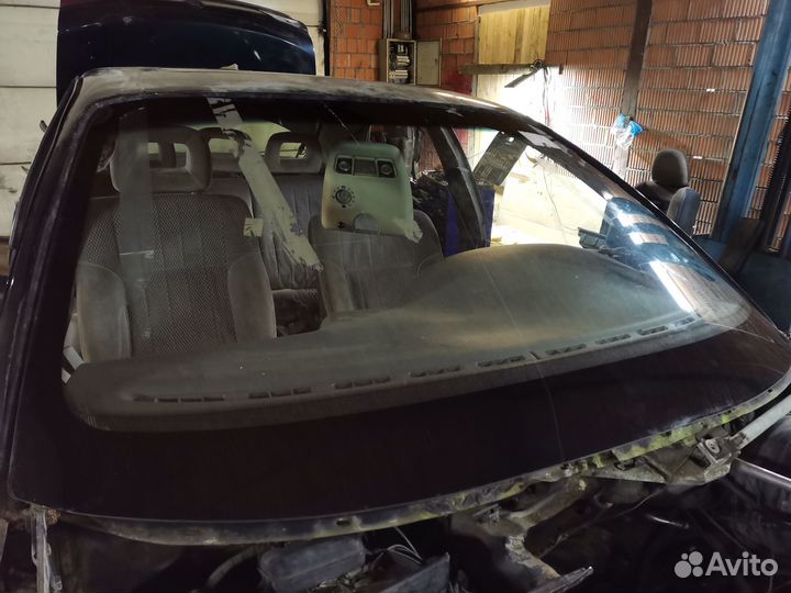 Стекло лобовое Opel Omega B