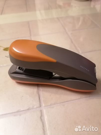 Папка-скоросшиватель картонная 12шт новые+степлеры