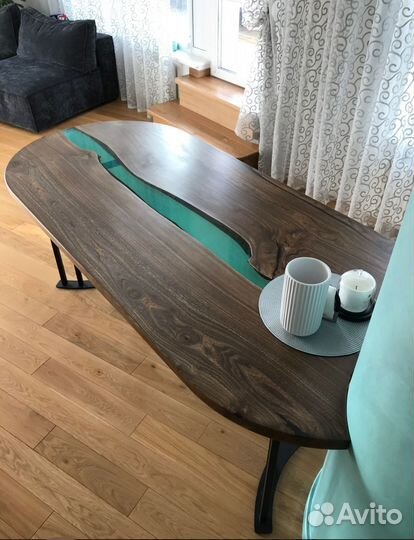 Стол из эпоксидной смолы