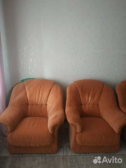 Диваны и кресло бу