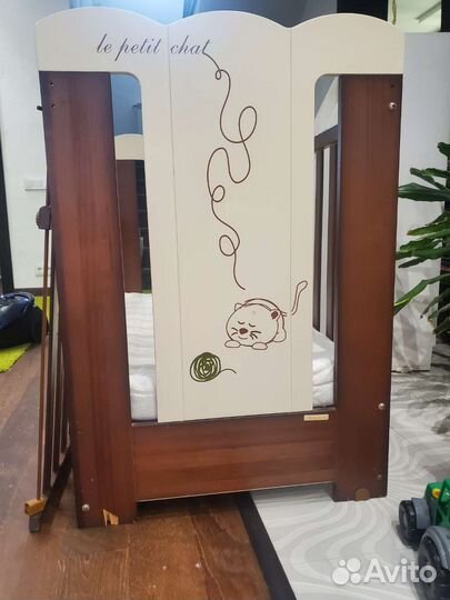 Детская кровать и тумба +пеленальник