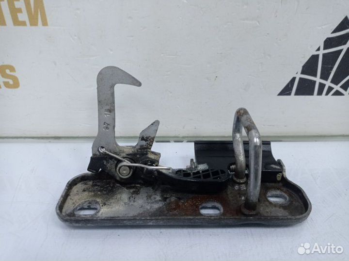 Крюк замка капота Volkswagen Passat B7 362