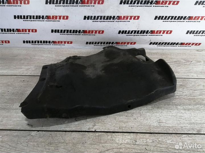 Пыльник двигателя Митсубиси Лансер 9