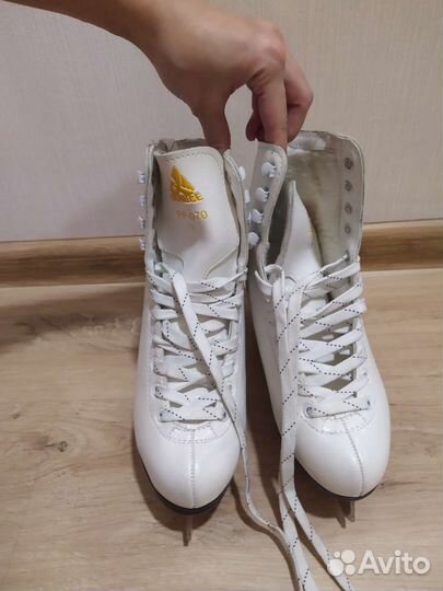 Коньки фигурные новые 38 размер