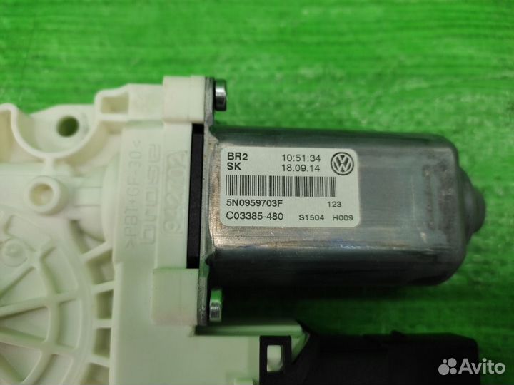 Мотор стеклоподъемника зад. лев. VW Tiguan 11-16