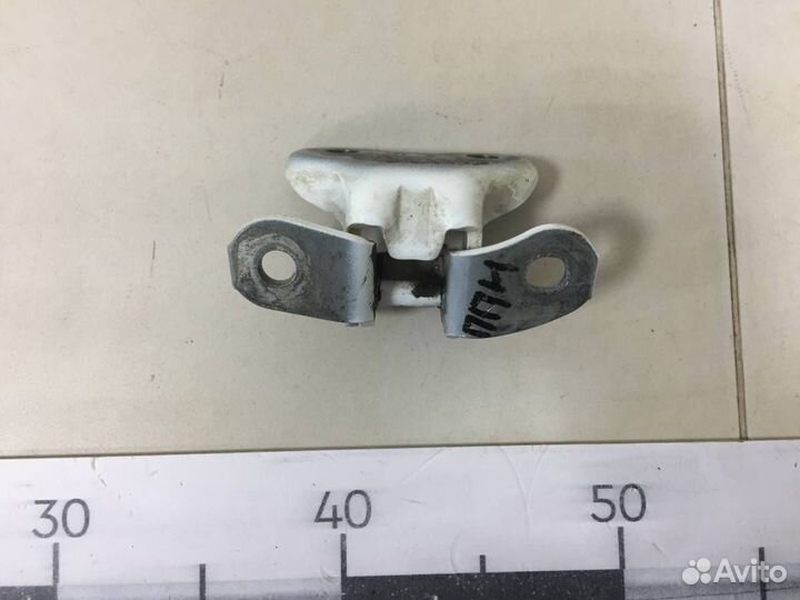 Петля двери передней правой нижняя Toyota Corolla