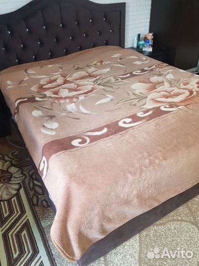 Пледы и покрывало бу