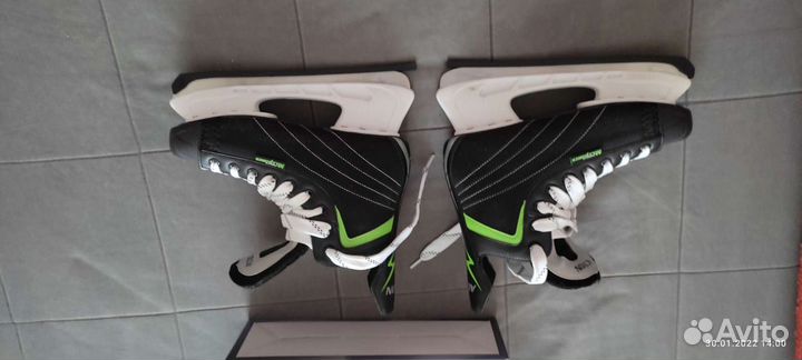 Коньки хоккейные