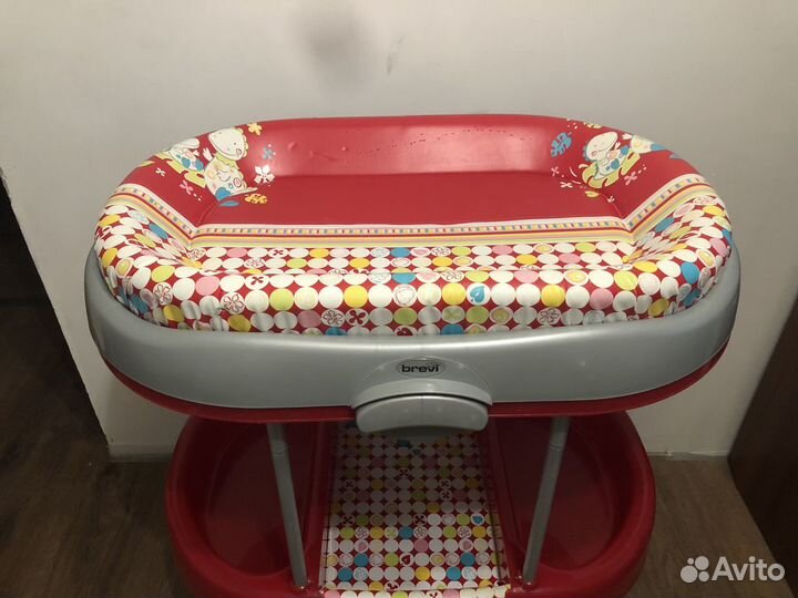 Пеленальный столик с ванночкой Brevi