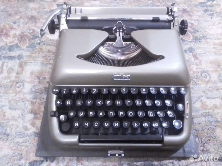 Печатная пишущая машинка