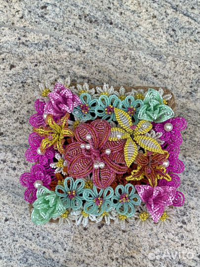 Корзина цветов из бисера