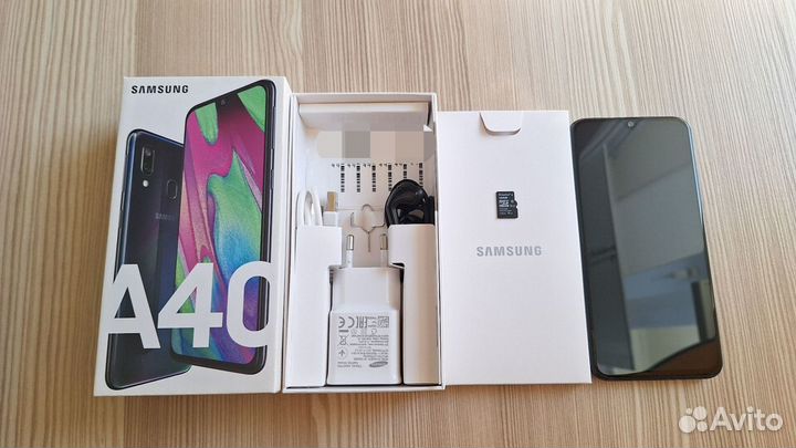 Samsung Galaxy A40, 4/64 ГБ