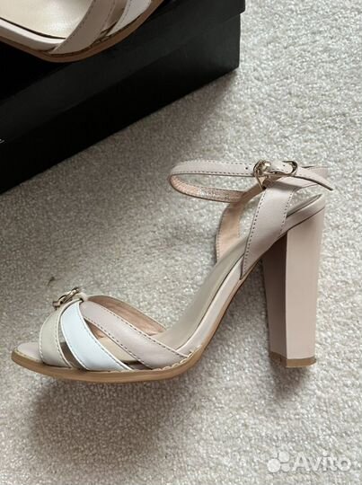 Босоножки женские