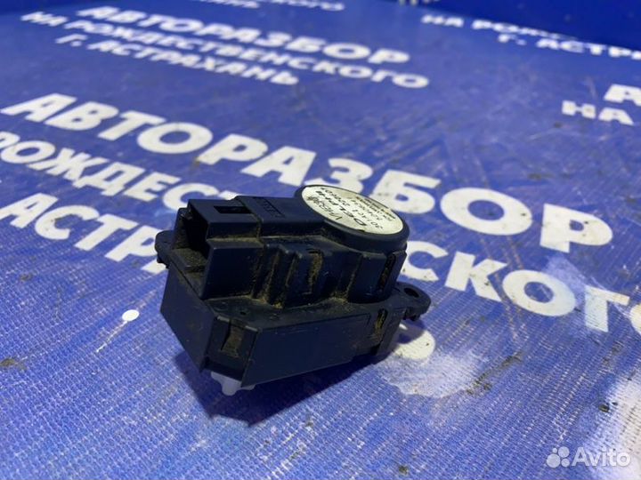 Моторчик заслонок отопителя Opel Astra H хэтчбек