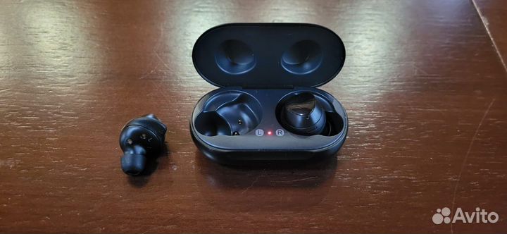 Беспроводные наушники samsung galaxy buds