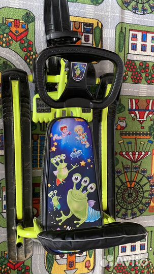 Детский снегокат со спинкой и колесами