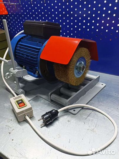 Станок для зачистки труб от ржавчины