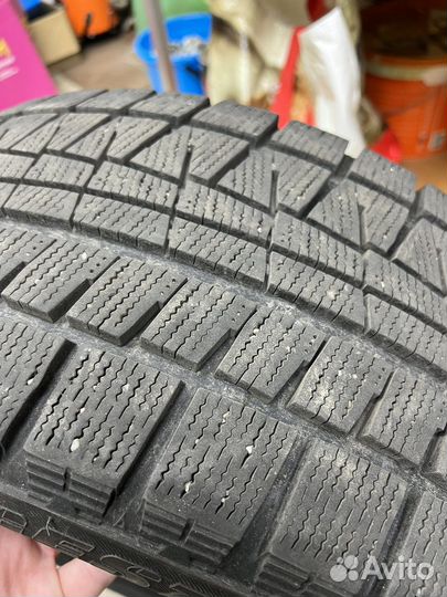 Bridgestone Blizzak Revo GZ 225/50 R17 94S