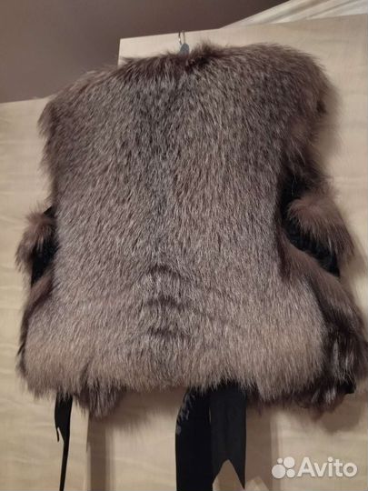 Меховой жилет чернобурка 44 размер