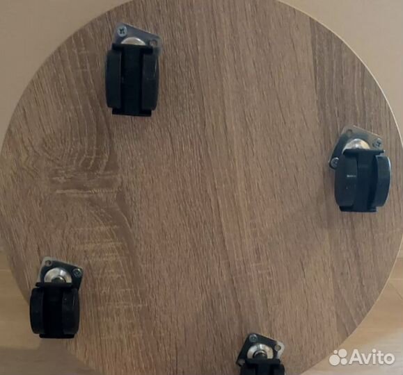 Столик на колёсиках