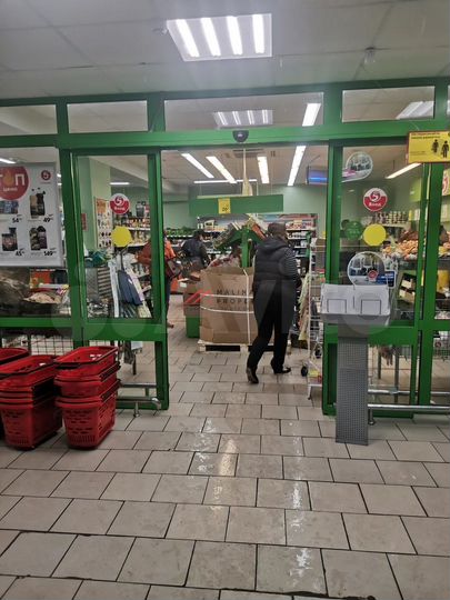 Продам торговое помещение, 674 м²