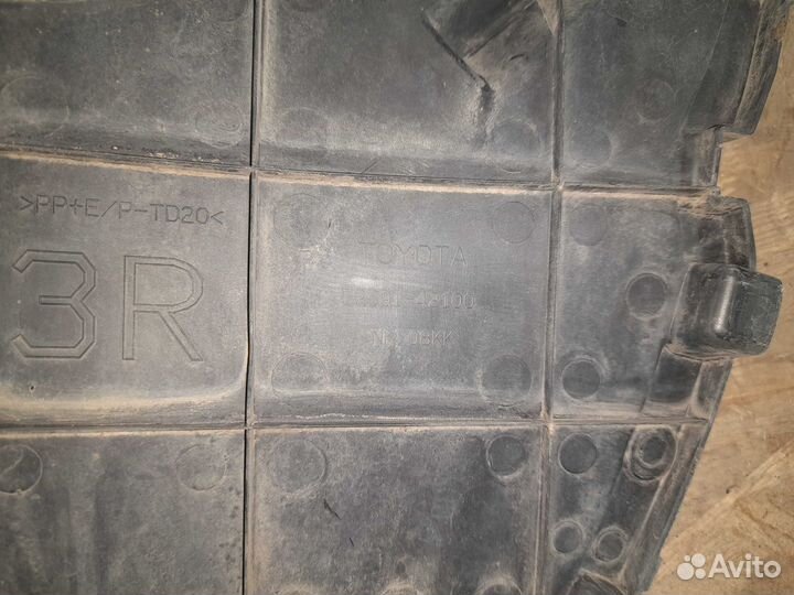 Пыльник задний правый Toyota Rav 4 XA50 (2018+)