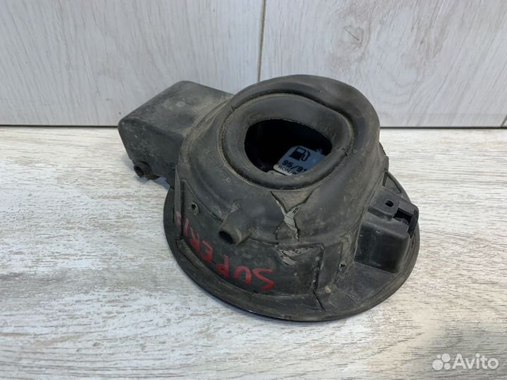 Лючок бензобака VW passat B5+ skoda Superb