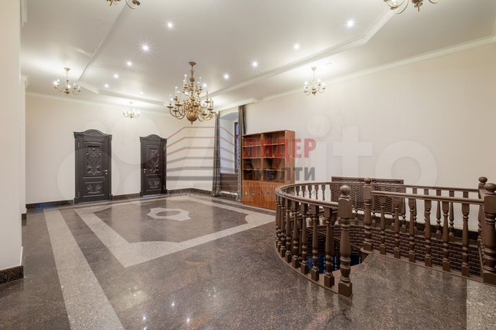 5-к. квартира, 133 м², 1/4 эт.