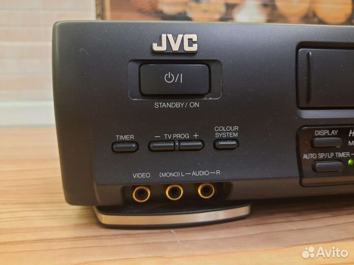 Hi-Fi видеомагнитофон JVC HR-J748