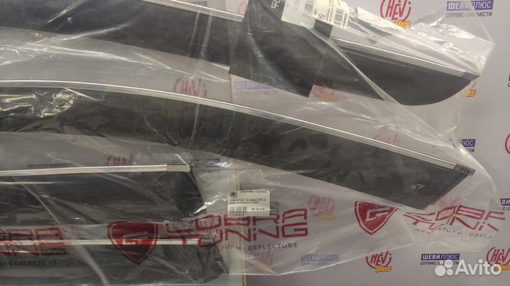 Дефлектора на двери с хром полосой Cadillac XT6