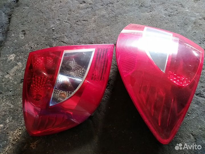 Задний правый фонарь Renault Symbol 2