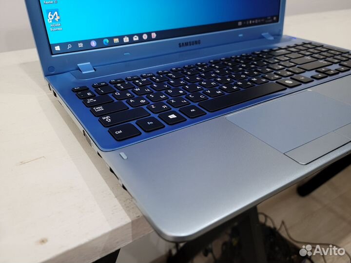 Ноутбук Samsung в редком цвете
