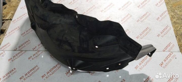 Подкрылок передний левый Land Rover Discovery 3