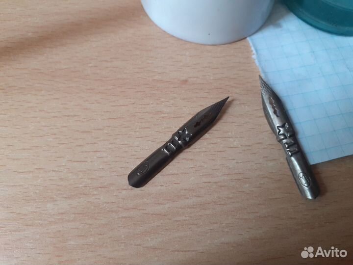 Чернильницы,перья,ручки