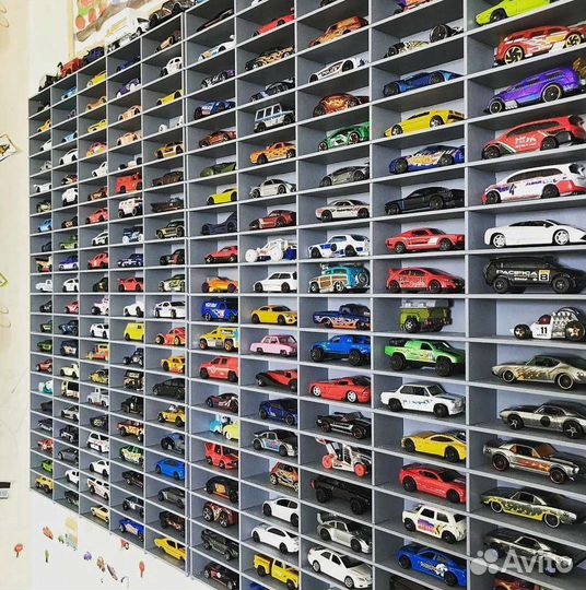 Полка для масштабных моделей машин 1:64 Hot Wheels