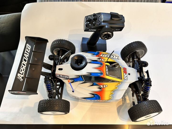 Багги 1/8 нитро associated RC8.2 RS 4WD 2.4GHZ