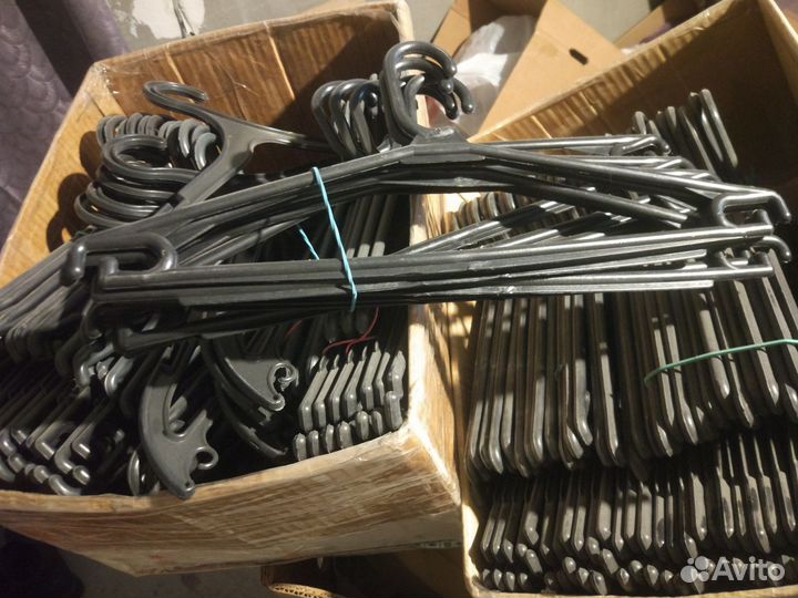 Вешалки пластиковые