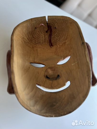 Маска из дерева. Бутан