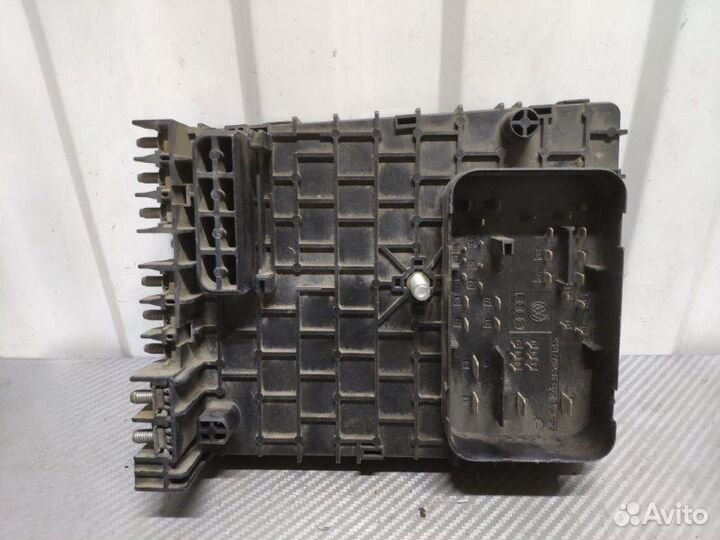 Блок предохранителей Volkswagen Passat B6