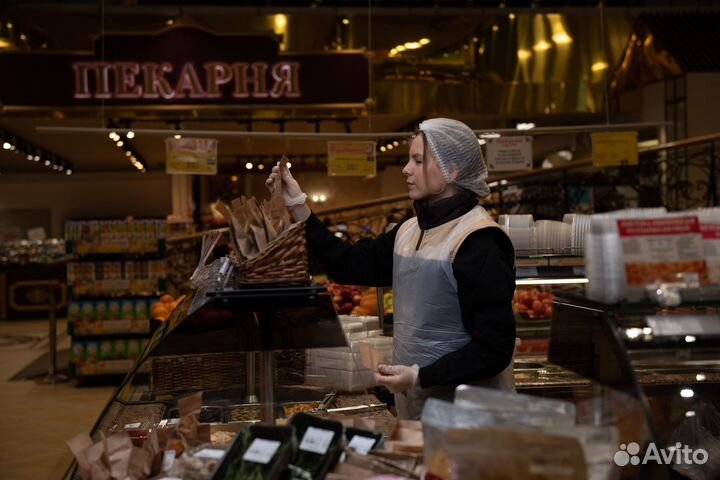 Продавец на витрину готовой продукции
