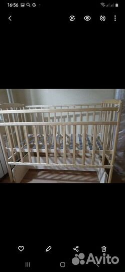 Детская кроватка с маятником