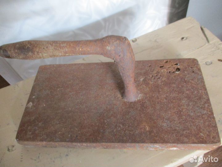 Старинные чугунные утюги и ручные шинковки, Русь