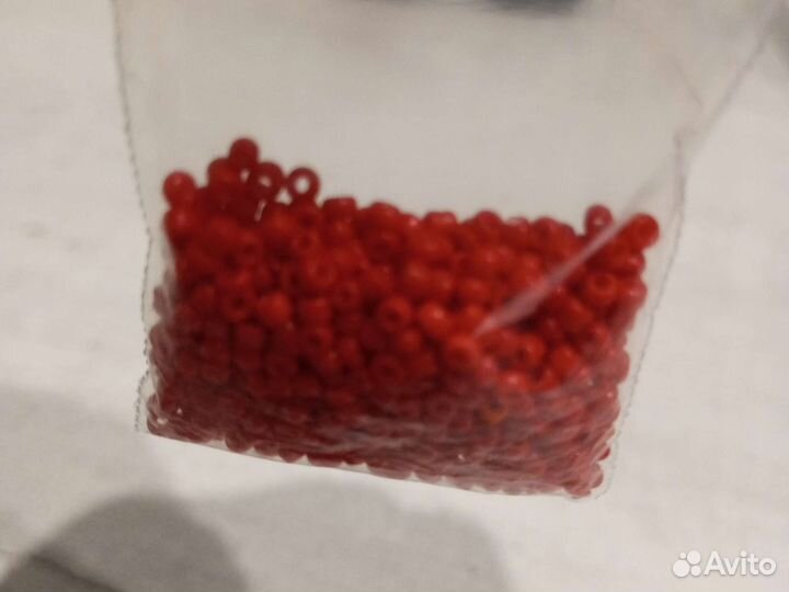Красный мелкий бисер