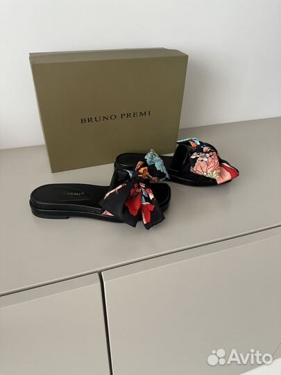 Шлепанцы женские 38