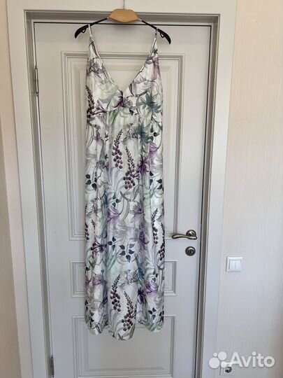 Платье с открытой спиной длинное