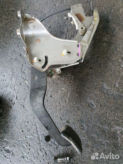 Педаль тормоза c Toyota Vellfire GGH20W 2GR-FE